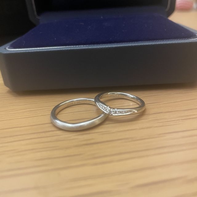 【銀座ダイヤモンドシライシの口コミ】 デザインはシンプルですがV字形しており飽きが来にくいデザインだと思いま…