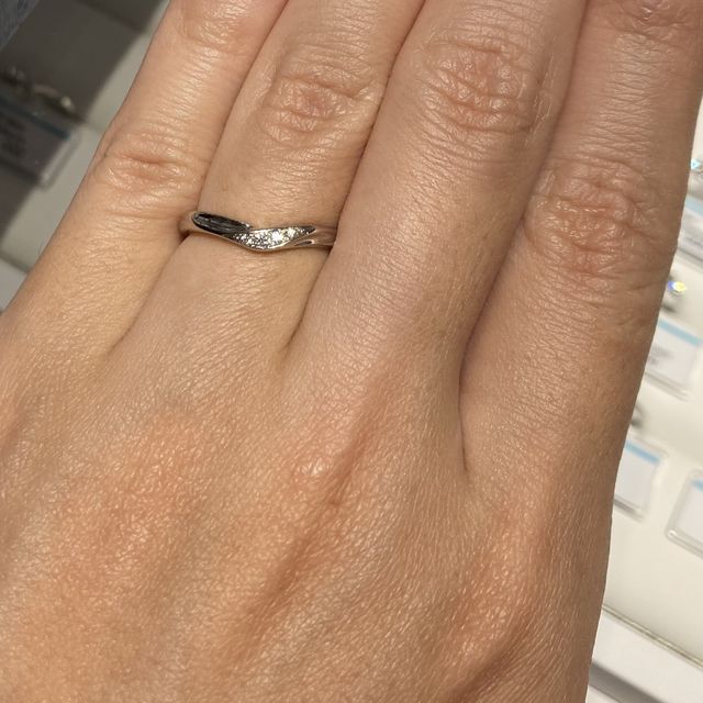 【銀座ダイヤモンドシライシの口コミ】 ダイヤがついているものを希望していました。ただあまり華美でないもの、…