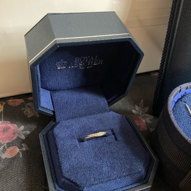 【ROYAL ASSCHER(ロイヤル・アッシャー)の口コミ】 普段使いしやすく、つけていて引っ掛かりや違和感のない指輪を希望してい…