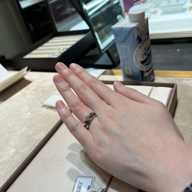 【ブルガリ(BVLGARI)の口コミ】 私は結婚指輪は普段使いしやすい、ずっとつけられる、シンプル、で探して…