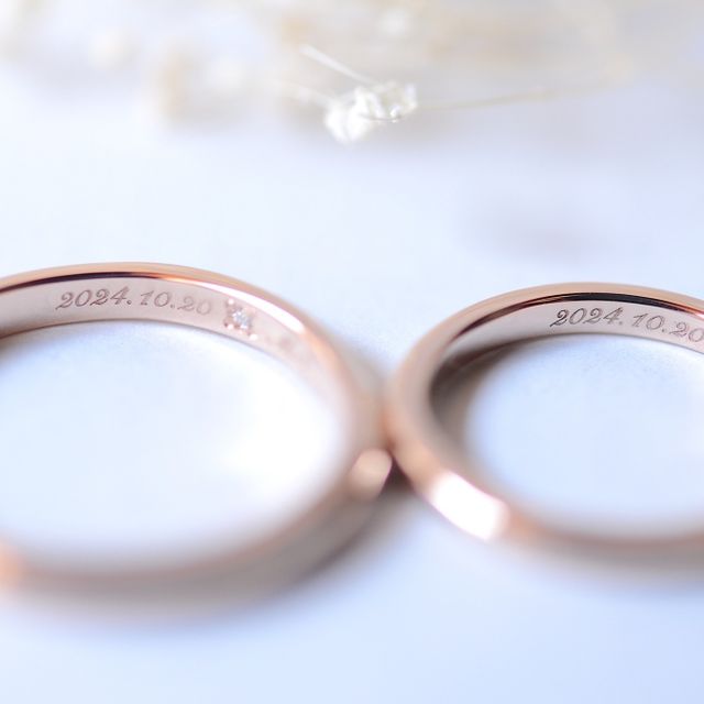 【CRAFY(クラフィ)の口コミ】 K18ピンクゴールド鏡面磨きの金属を選びました。
内側にスペシャルダイヤ…