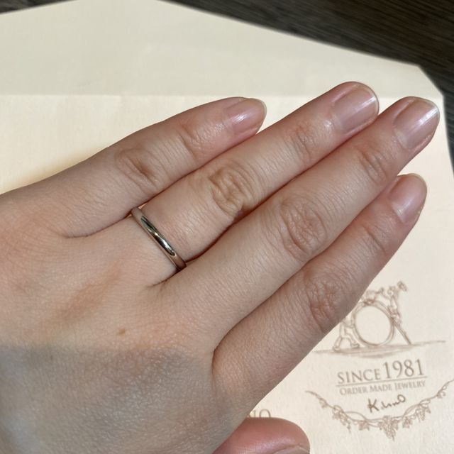 【ケイウノ ブライダル(K.UNO BRIDAL)の口コミ】 とてもシンプルで普段使いできる指輪を購入しました。こちらの指輪の通常…