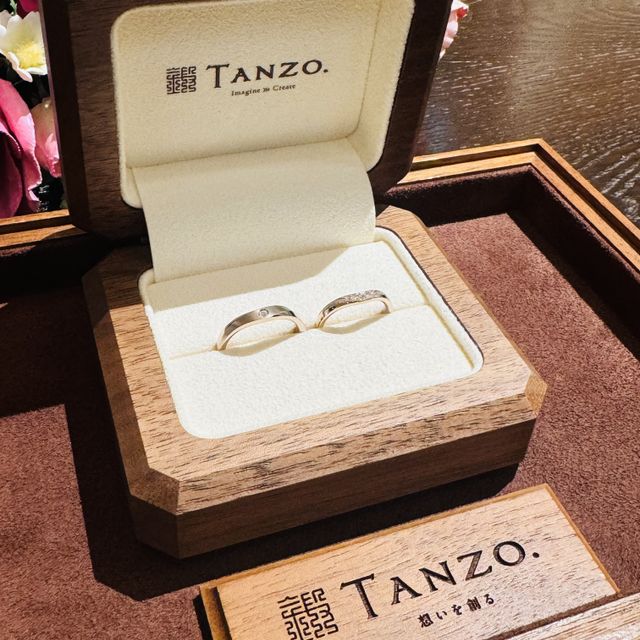 【TANZO.(鍛造指輪)の口コミ】 小さめのダイヤモンドが中央部に付いていてワンポイントのアクセントにな…