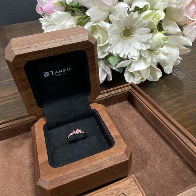 【TANZO.(鍛造指輪)の口コミ】 指輪はすべてTANZOオリジナルのカラー「コーラルゴールド」でお願いしまし…