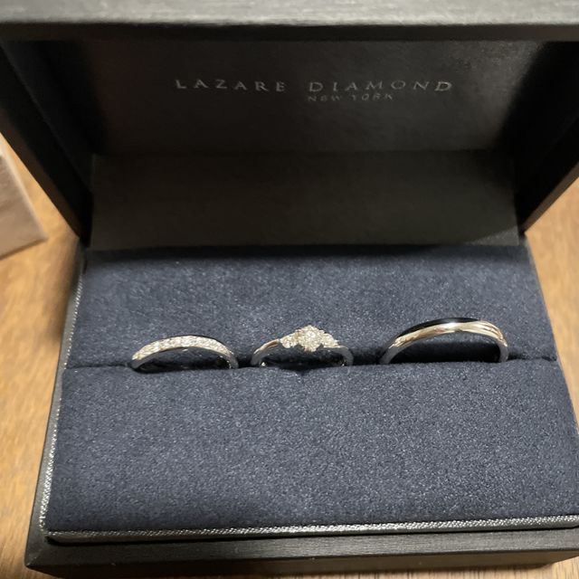 【ラザール ダイヤモンド(LAZARE DIAMOND)の口コミ】 指輪のおすすめポイントはゴージャスさです。上品な、かつゴージャスに見…