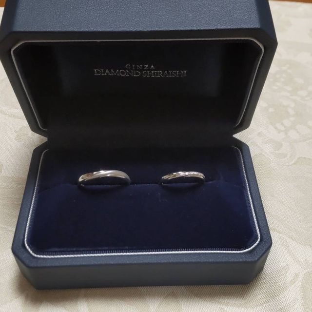 【銀座ダイヤモンドシライシの口コミ】 デザインのシンプルさ緻密さ、ウェーブのさりげなさ色使いに心打たれまし…