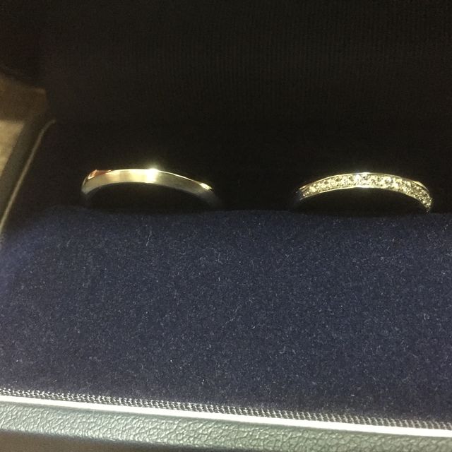 【銀座ダイヤモンドシライシの口コミ】 とにかくデザインが気に入りました。
シンプルなストレートのデザインで、…