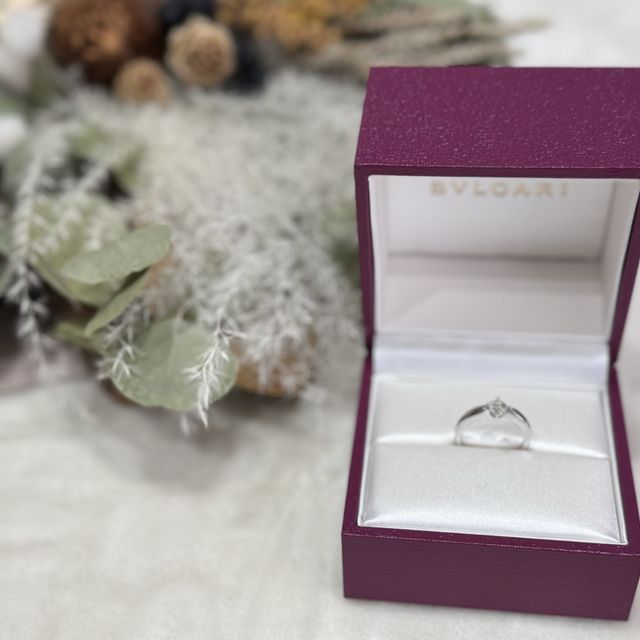 【ブルガリ(BVLGARI)の口コミ】 ダイヤ一個でも存在感を少し抑えたいようなデザインかと思います。ただ、…