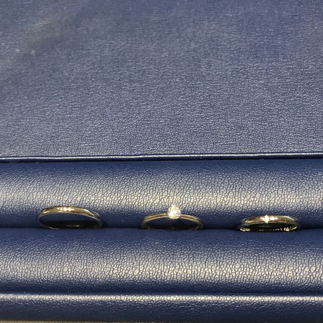 【銀座ダイヤモンドシライシの口コミ】 マリッジリングとエンゲージリングの重ね付けがとても綺麗だったこと。肌…