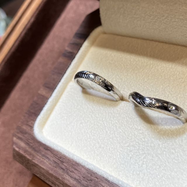 【TANZO.(鍛造指輪)の口コミ】 デザインのこだわりがある私達でしたので、デザイン画を3〜4回やり取りを…