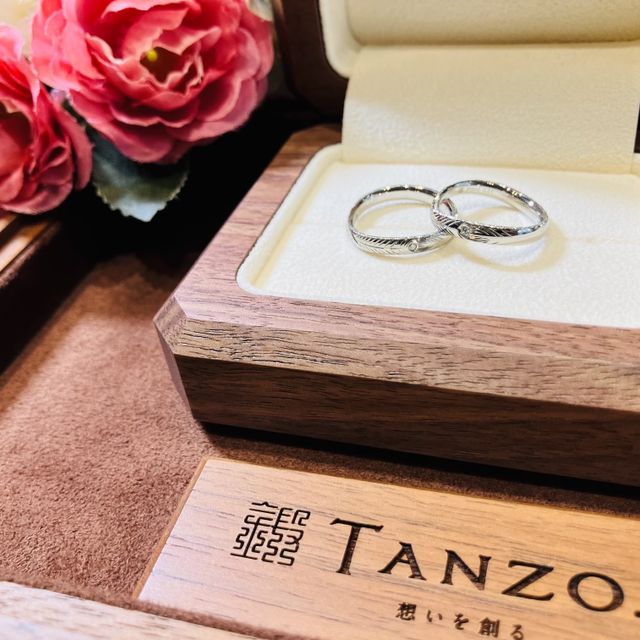 【TANZO.(鍛造指輪)の口コミ】 デザインのこだわりがある私達でしたので、デザイン画を3〜4回やり取りを…