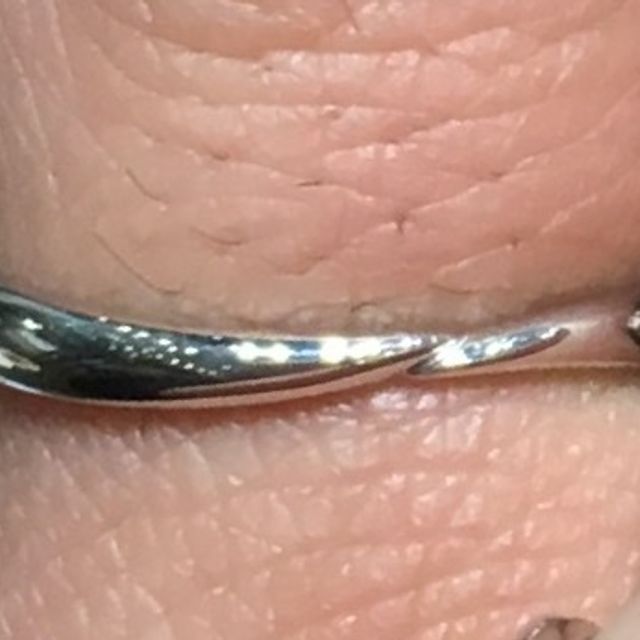 【JEWELRY  KAMATA(ジュエリーかまた)の口コミ】 ブラックの石がポイントで入っていて、とてもかっこいいデザインでした。
…