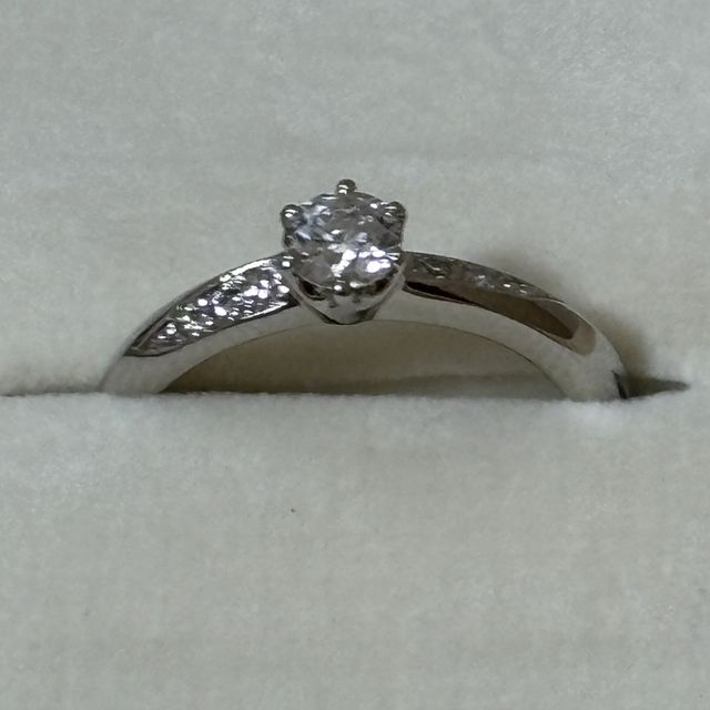 【RosettE(ロゼット)の口コミ】 指にフィットするので、付け心地が良いです。
指輪がスリムなので、小さい…