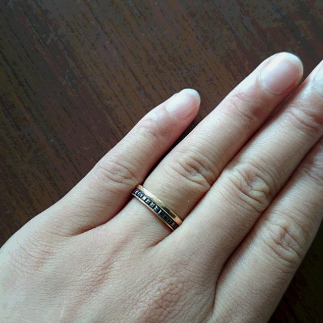 【ブシュロン(BOUCHERON)の口コミ】 あまり他の人とかぶらないデザイン。

ピンクゴールドとブラウンの２本つ…