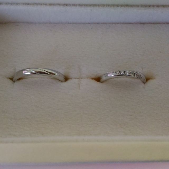 【ツインズキューピッド(Twins Cupid)の口コミ】 婚約指輪と重ねづけしたときに、シンプルですっきりしているものを探して…