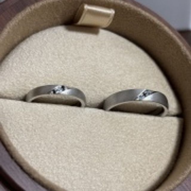 【COLANY(コラニー)の口コミ】 私も夫もツルツルピカピカな指輪は好きになれず、たまたま行ったお店でオ…