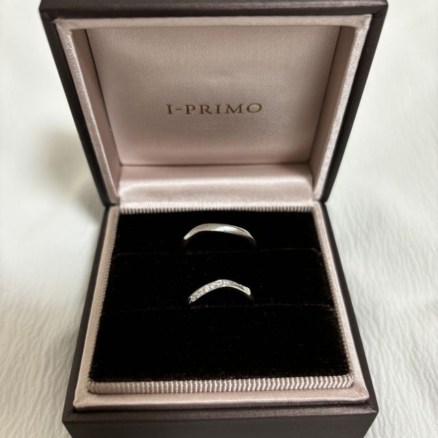 【アイプリモ(I-PRIMO)の口コミ】 ウェーブのデザインが指を細く見せてくれるところ、男性、女性用ともに上…