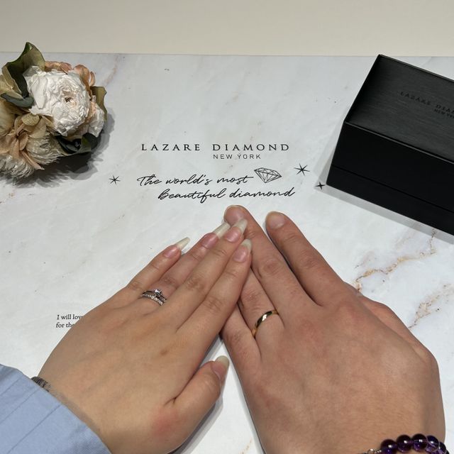 【ラザール ダイヤモンド(LAZARE DIAMOND)の口コミ】 ウェーブのリングを選んだので、動きもあり且つ指にも馴染みやすいリング…