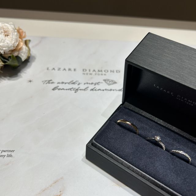 【ラザール ダイヤモンド(LAZARE DIAMOND)の口コミ】 ウェーブのリングを選んだので、動きもあり且つ指にも馴染みやすいリング…