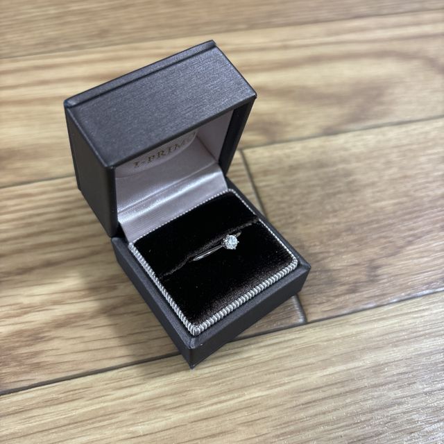 【アイプリモ(I-PRIMO)の口コミ】 周りにダイヤがないことで一石のダイヤが輝いています。また、ダイヤにか…