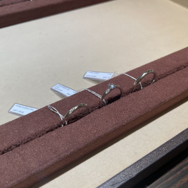 【AMATSU(アマツ)の口コミ】 デザインに2人とも一目惚れでした。シンプルの中にブランドのこだわりを感…