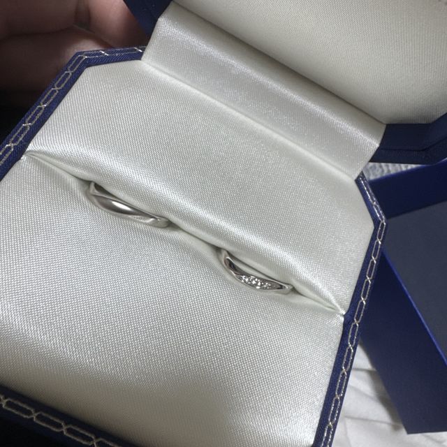 【ヴァンドーム青山(VENDOME AOYAMA)の口コミ】 男性の方は、マット素材で大人っぽくオシャレに見えて一目ぼれしました。
…