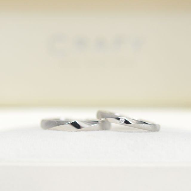 【CRAFY(クラフィ)の口コミ】 指輪のデザインに関しては自分達で気に入ったものがあったため、そのデザ…