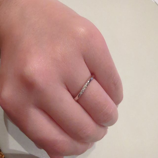【AMATSU(アマツ)の口コミ】 ウェーブの形がきれいで、指になじみ、指がきれいに見える。ダイヤの並び…