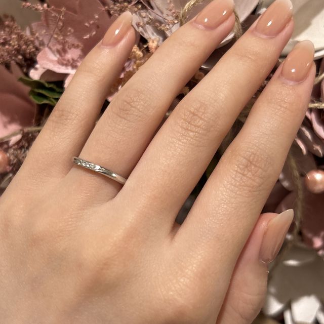 【アイプリモ(I-PRIMO)の口コミ】 ウェーブ状にダイヤがあり、またひとつではなく、たくさん敷き詰められて…