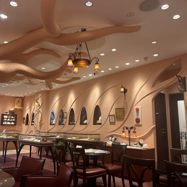 【ケイウノ ブライダル(K.UNO BRIDAL)の口コミ】 キャラクターが好きなのでディズニーの指輪が良いなと思っていました。
新…