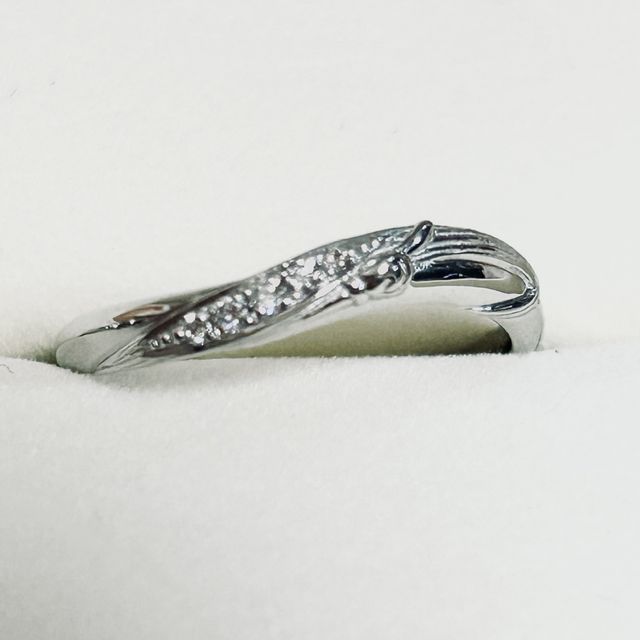 【ケイウノ ブライダル(K.UNO BRIDAL)の口コミ】 キャラクターが好きなのでディズニーの指輪が良いなと思っていました。
新…