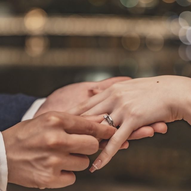 【俄(にわか)の口コミ】 シンプルだけど美しさのあるデザインで、ウェーブの形が日本人の指にすご…