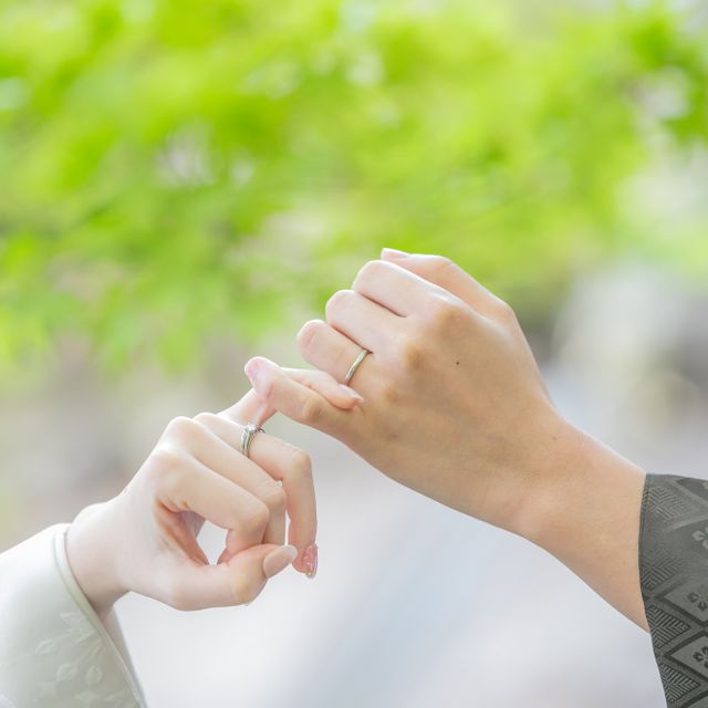 【俄(にわか)の口コミ】 シンプルだけど美しさのあるデザインで、ウェーブの形が日本人の指にすご…