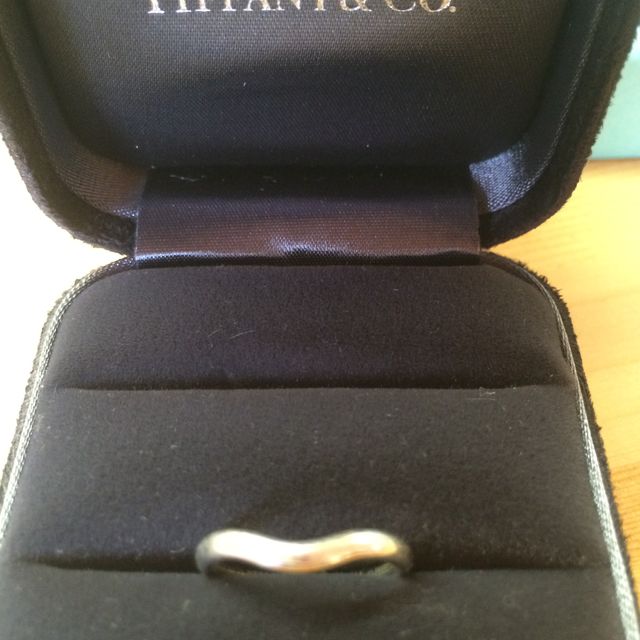 【ティファニー(Tiffany & Co.)の口コミ】 当初は石のついた指輪（一粒かハーフエタニテイ）を希望していましたが、…