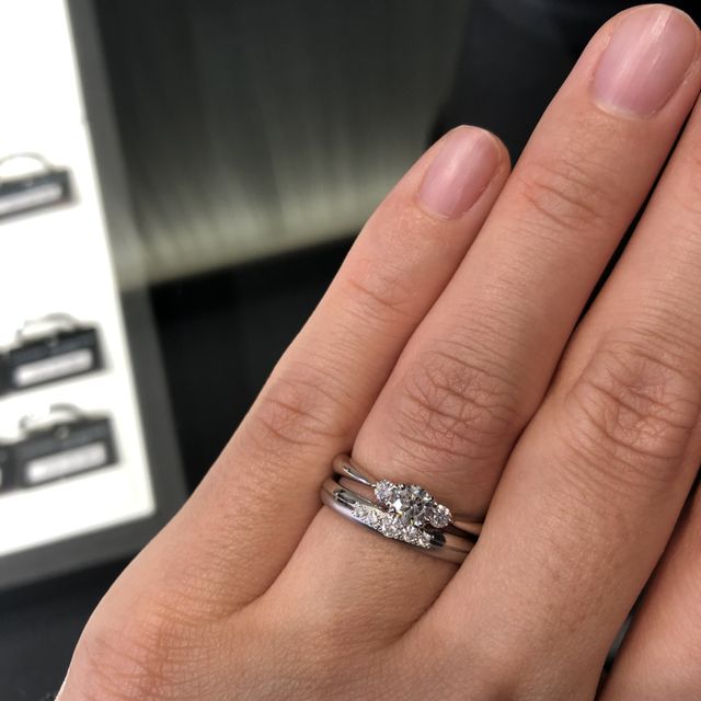 【ラザール ダイヤモンド(LAZARE DIAMOND)の口コミ】 まず、男性のデザインで多いのがシンプルで特になにもデザインがない指輪…