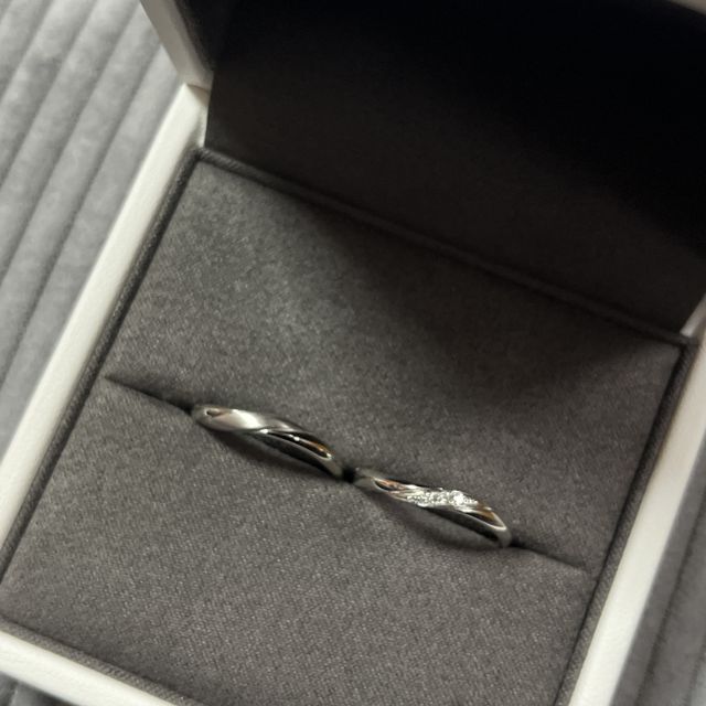 【TOWA(永遠)の口コミ】 ウェーブ系の材質pt950の指輪です。
つけている時の違和感がなく、ダイヤ…