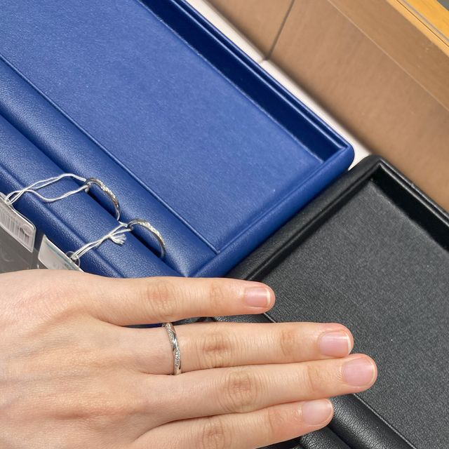 【銀座ダイヤモンドシライシの口コミ】 飽きのこないデザインでダイヤモンドもグレードにこだわって選んでみまし…