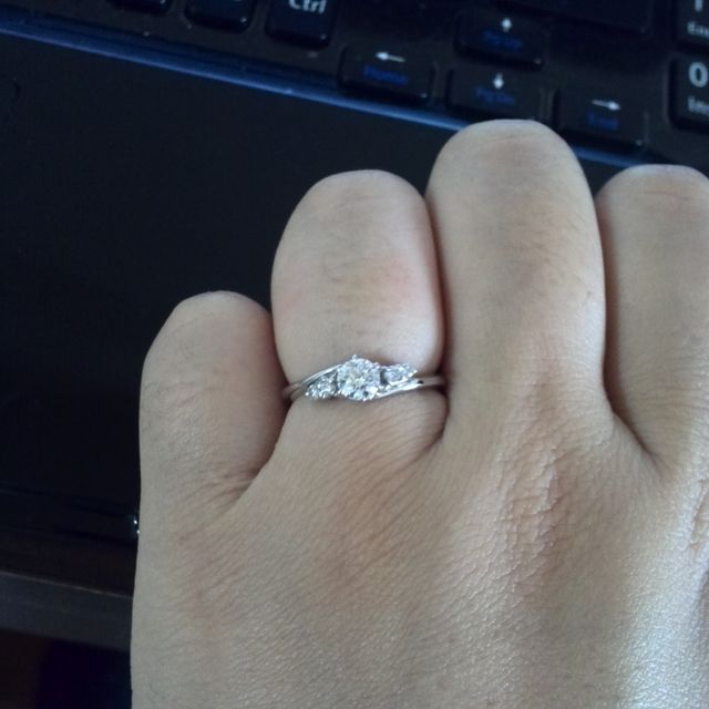 【アンジェリックフォセッテ(Angelique Fossette)の口コミ】 価格はリーズナブルなのに飽きの来ないデザイン、そして、プラチナ950の台…