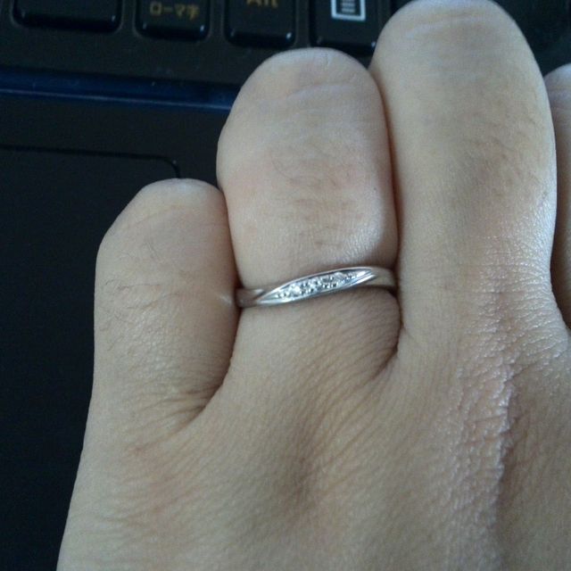 【アンジェリックフォセッテ(Angelique Fossette)の口コミ】 シンプルなプラチナのペアリングを探していました。しかし、直線的なデザ…