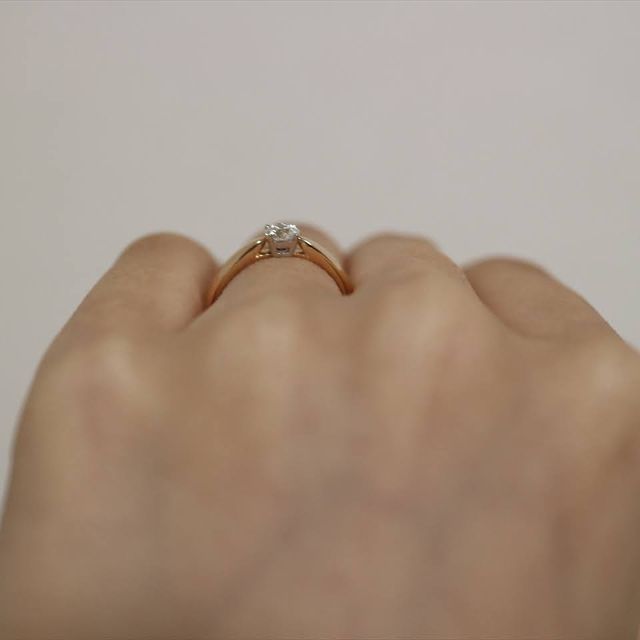 【ティファニー(Tiffany & Co.)の口コミ】 結婚指輪との重ね着けを想定して同時に探しました。結婚後も着けたいと思…