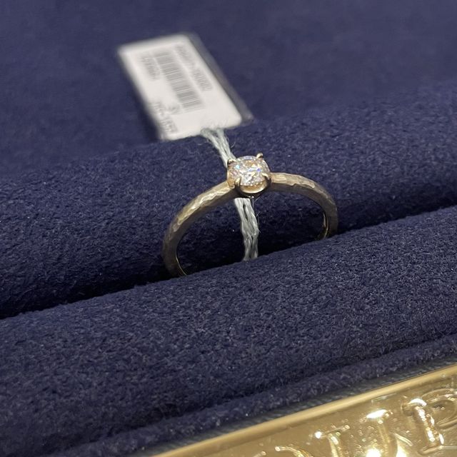 【One&Only(ワンアンドオンリー)の口コミ】 普段も着用したいため、カジュアルな私服を着ている時にも着用出来る派手…