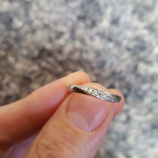 【CAFERING(カフェリング)の口コミ】 いくつか試着しましたが、リングの太さ、デザインが
指のラインをとてもき…