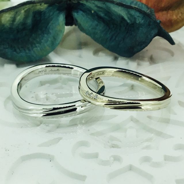 【Antille(アンティール)の口コミ】 流動的でシンプルなデザインで作っていただきました。また、ダイヤの数や…