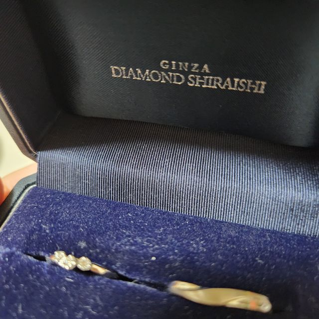 【銀座ダイヤモンドシライシの口コミ】 デザイン性があり、可愛らしいです。ダイヤがキラッと光ってキレイです♪リ…