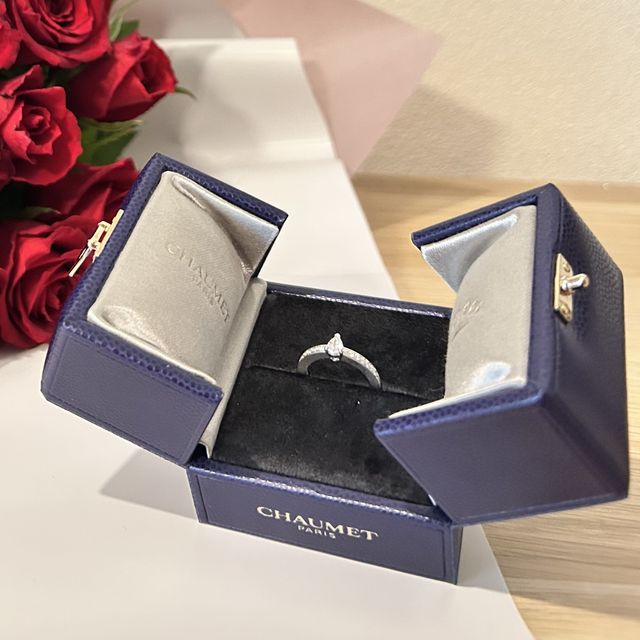 【ショーメ(CHAUMET)の口コミ】 パヴェデザインのリングでキラキラしているのが魅力的だと感じました。セ…
