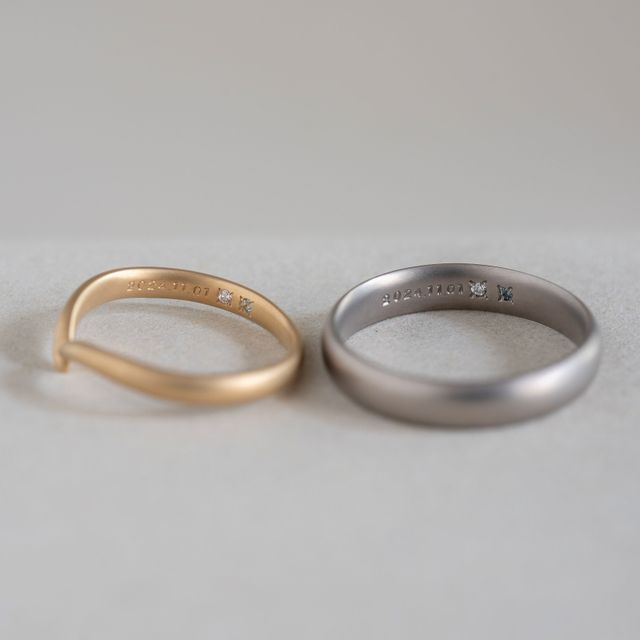 【Cayof(カヨフ)の口コミ】 2人の普段の服装に合わせ、表面加工のみマットで揃え、形、色、太さはそれ…