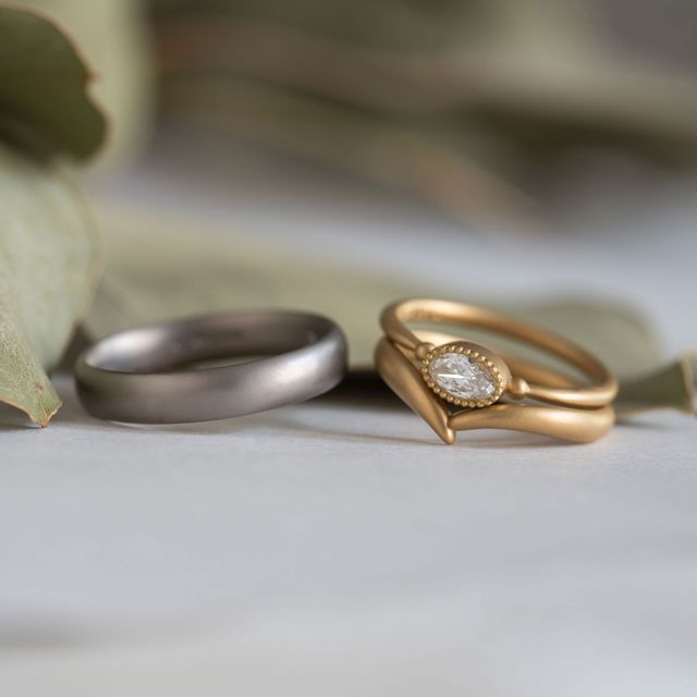 【Cayof(カヨフ)の口コミ】 2人の普段の服装に合わせ、表面加工のみマットで揃え、形、色、太さはそれ…