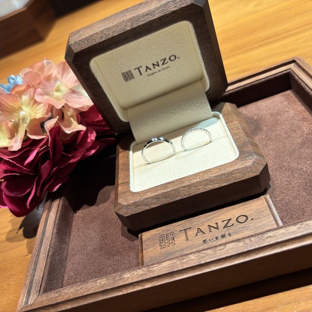 【TANZO.(鍛造指輪)の口コミ】 なんといってもデザインがすばらしいです。
フルオーダーも出来てそれでい…