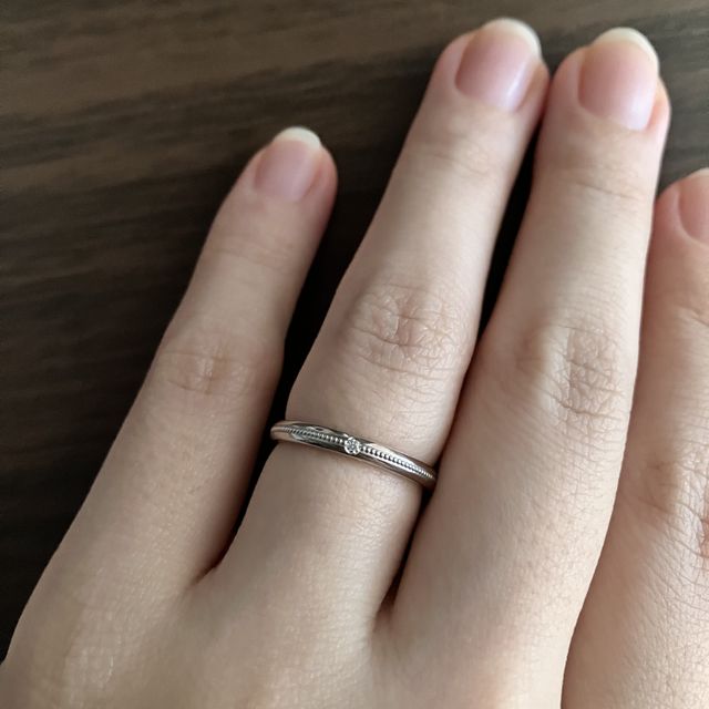 【銀座ダイヤモンドシライシの口コミ】 男性もつけられるような形で、お揃いでつけても2人とも違和感のない形とい…