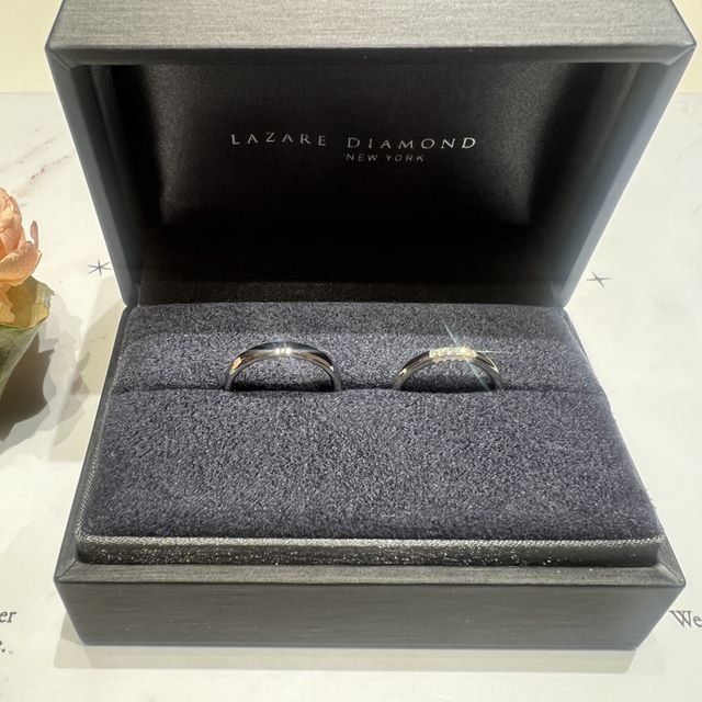 【ラザール ダイヤモンド(LAZARE DIAMOND)の口コミ】 ダイヤモンドの輝きが綺麗です。正面とサイドにダイヤがついていて、どこ…